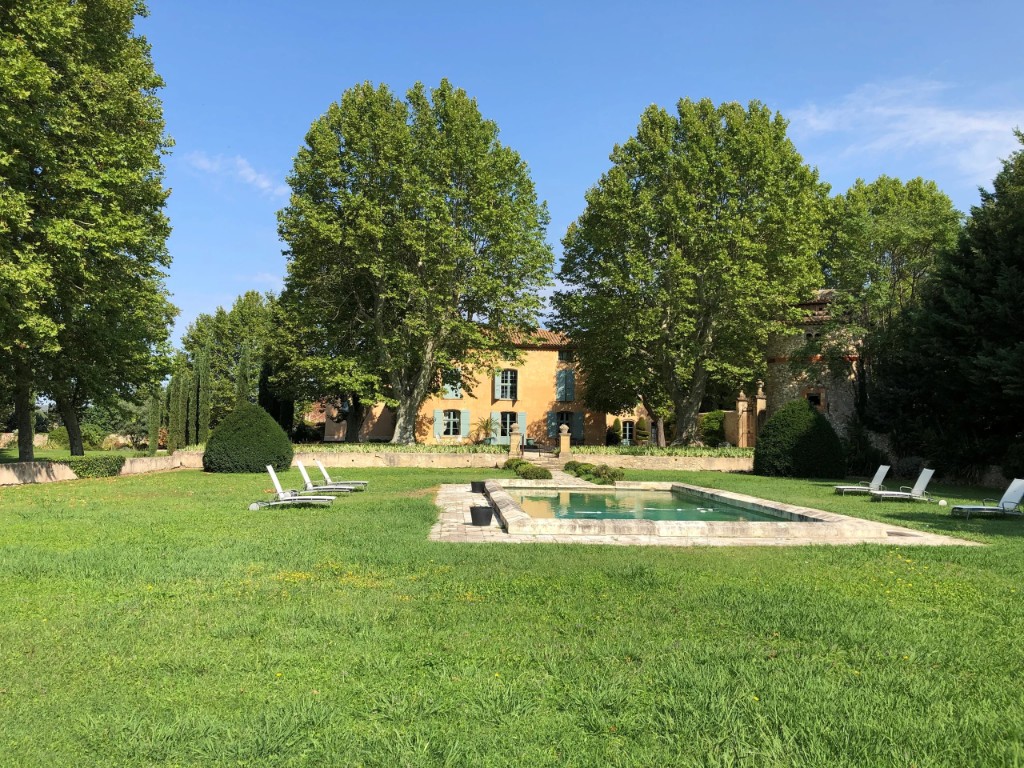 Bastide provençale avec jardin et piscine